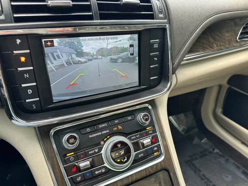 Used 2017 Lincoln Continental Select w/ Climate Package FWD image 27