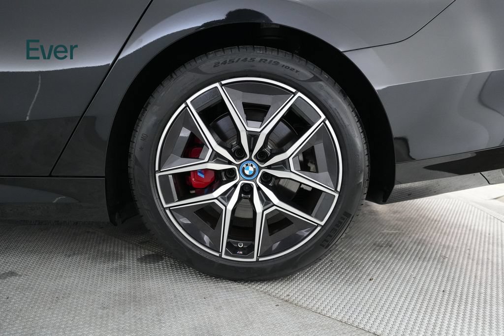 Used 2025 BMW i5 M60 w/ M Sport Package AWD/4WD image 9