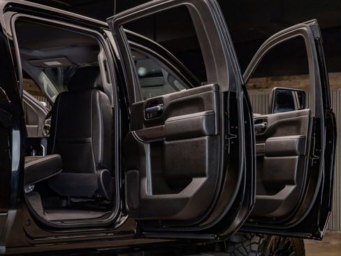 Used 2022 Chevrolet Silverado 2500 LTZ w/ LTZ Plus Package image 31