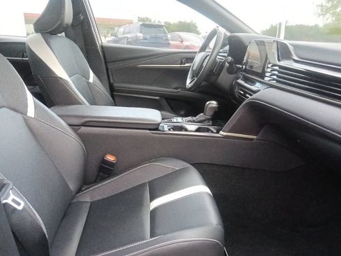 Used 2025 Toyota Camry SE FWD image 30