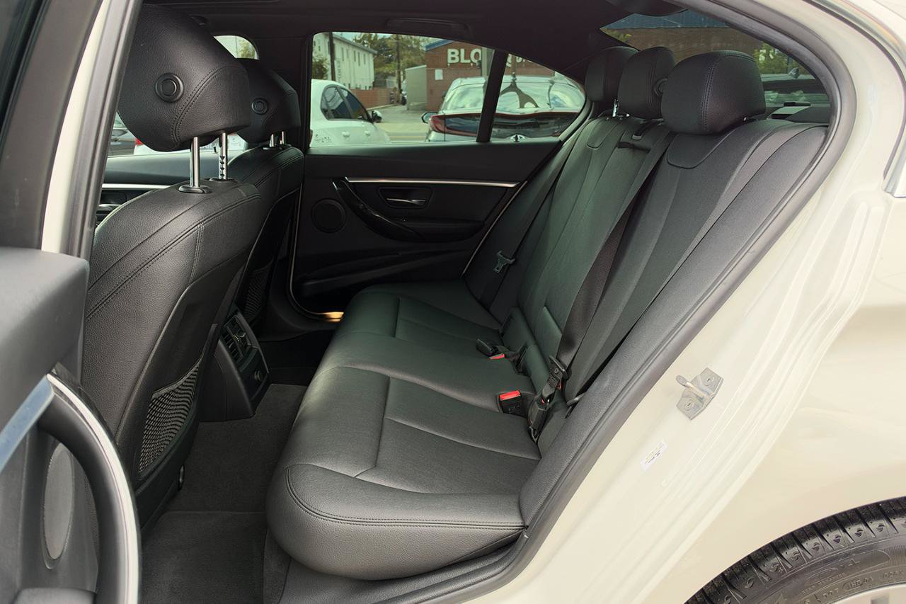 Used 2018 BMW 330i Sedan w/ Convenience Package RWD image 19
