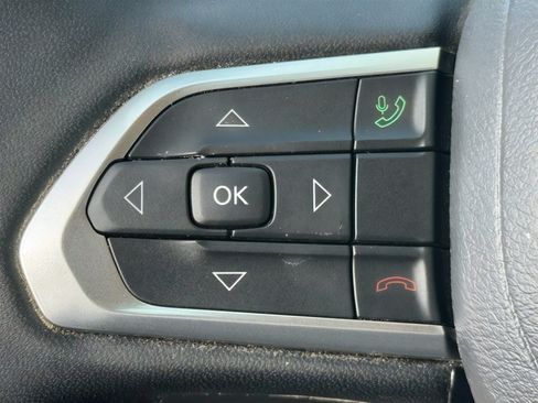 Used 2025 Jeep Compass Latitude image 20