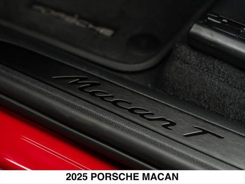 Used 2025 Porsche Macan Turbo AWD/4WD image 31