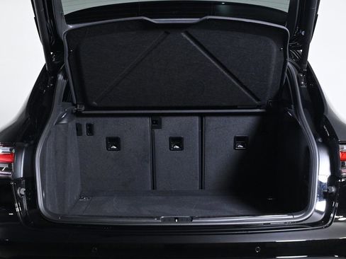 Certified 2025 Porsche Macan S image 26