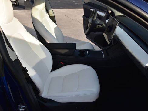 Used 2023 Tesla Model Y AWD image 12