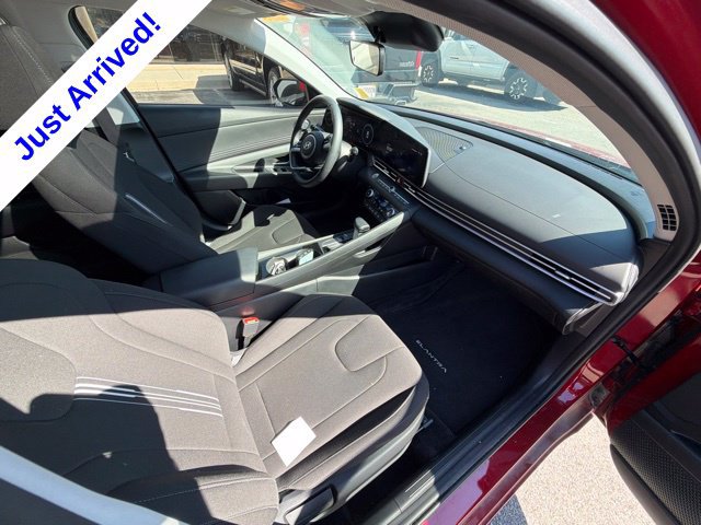Used 2025 Hyundai Elantra SEL FWD image 19