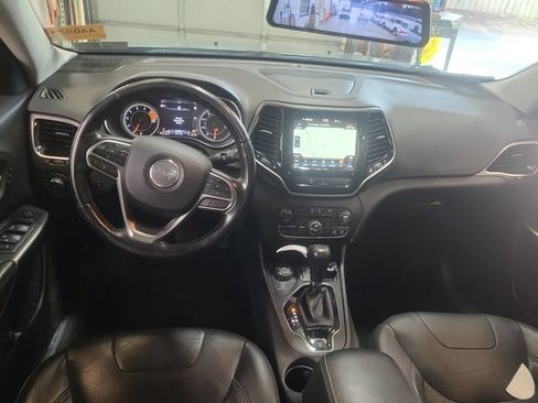 Used 2019 Jeep Cherokee Limited AWD/4WD image 7