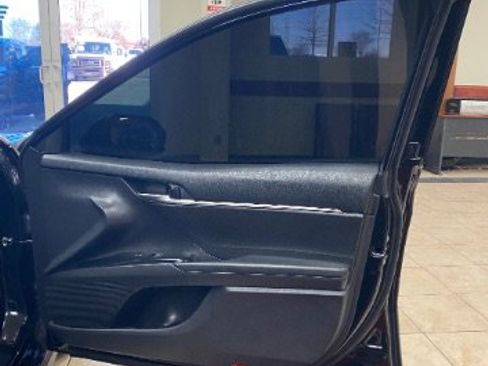 Used 2020 Toyota Camry SE image 12