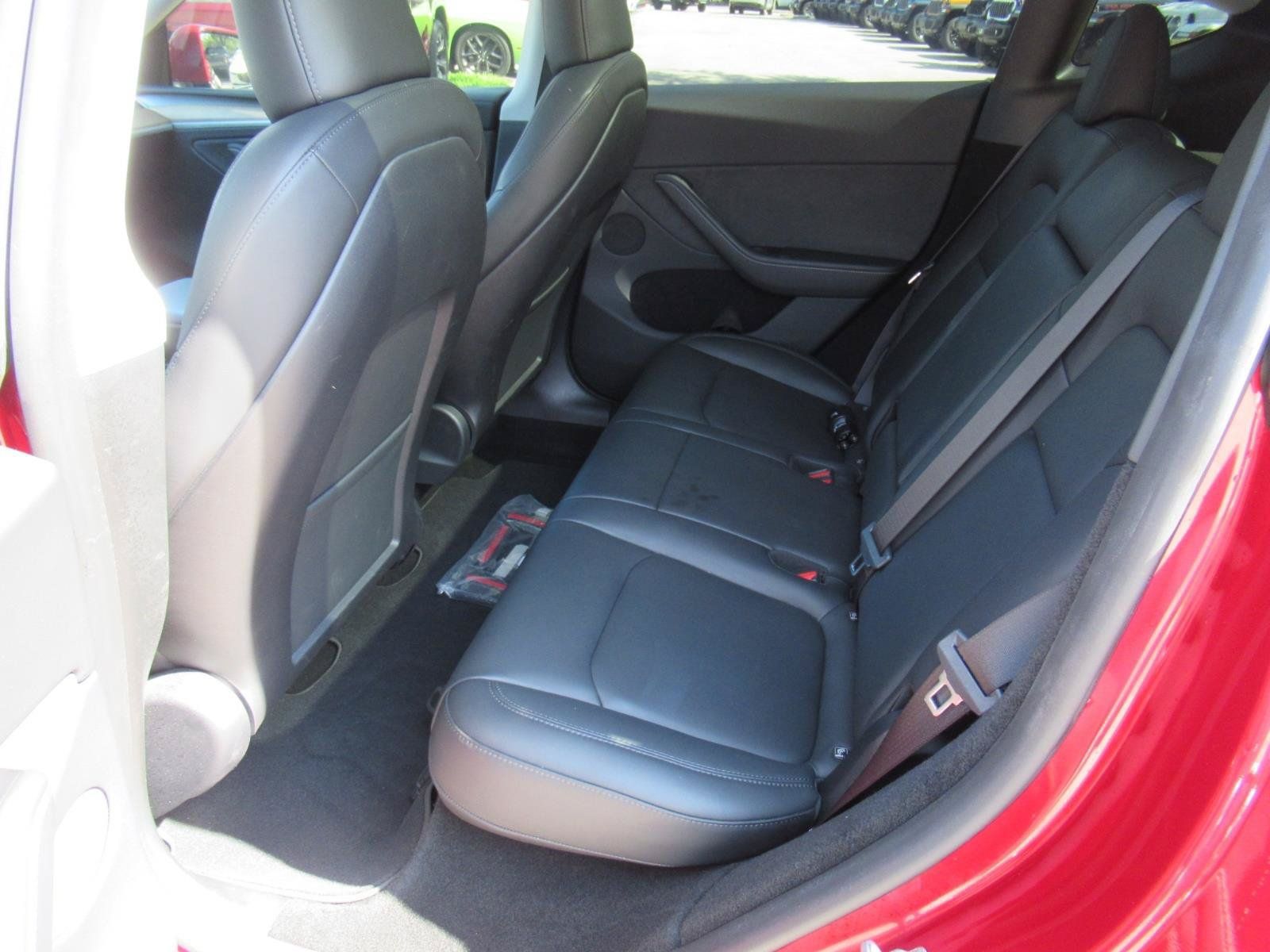 Used 2024 Tesla Model Y Long Range AWD/4WD image 31
