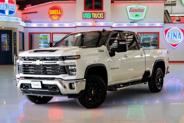 Used 2026 Chevrolet Silverado 2500 LT AWD/4WD image 2