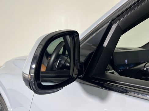 Used 2025 BMW X5 sDrive40i w/ M Sport Package image 21