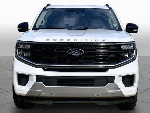 Certified 2025 Ford Expedition Platinum AWD/4WD image 4