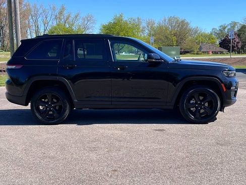 Used 2024 Jeep Grand Cherokee Limited w/ Black Appearance Package AWD/4WD image 44