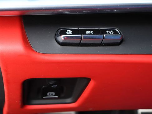 Used 2022 Chevrolet Corvette Stingray Premium Cpe w/ Z51 Performance Package RWD image 25