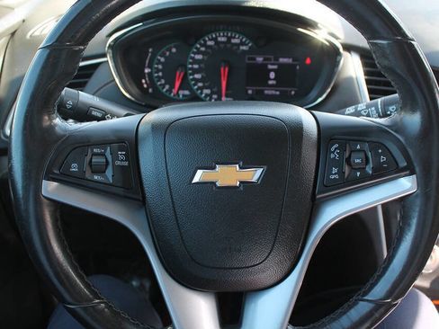 Used 2019 Chevrolet Trax LT w/ LT Convenience Package image 24