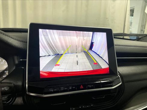 Used 2023 Jeep Compass Limited image 19