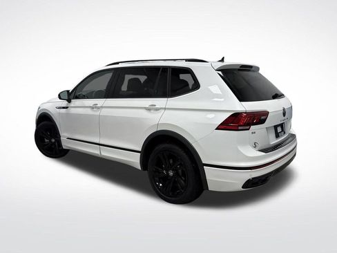 Used 2023 Volkswagen Tiguan SE R-Line image 3