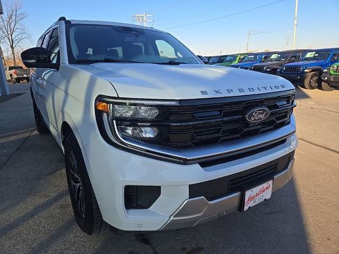 Used 2025 Ford Expedition Max Platinum image 14