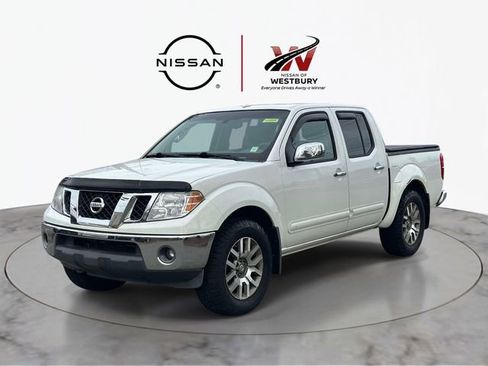 Used 2013 Nissan Frontier SL w/ Moonroof Pkg AWD/4WD image 8