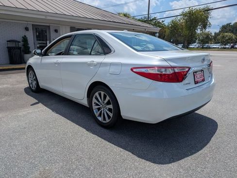 Used 2017 Toyota Camry XLE w/ Moonroof Package FWD image 7