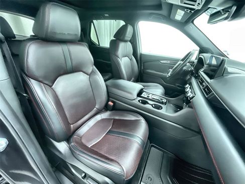 Certified 2025 Honda Pilot Black Edition image 29