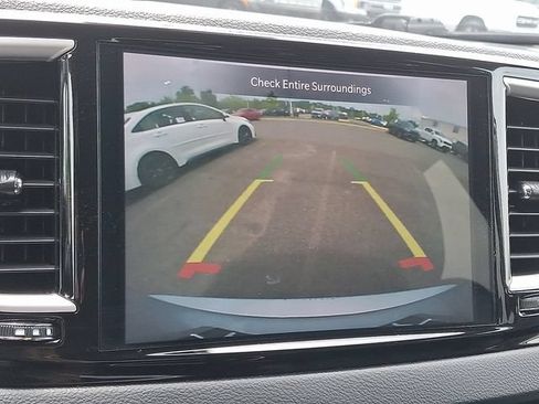 Used 2024 Chrysler Pacifica Touring-L FWD image 18