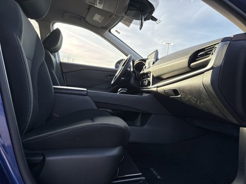 Used 2023 Nissan Rogue S image 29