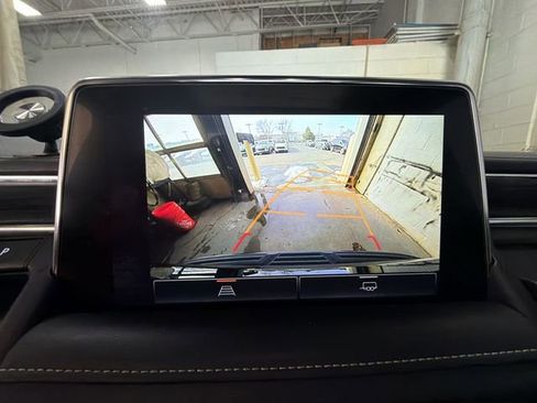 Certified 2023 GMC Yukon XL SLT image 17