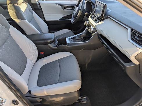 Used 2022 Toyota RAV4 XLE image 17