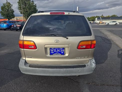 Used 2000 Toyota Sienna LE FWD image 6