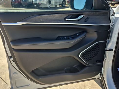 New 2024 Jeep Grand Cherokee Limited 4xe w/ Luxury Tech Group II image 16