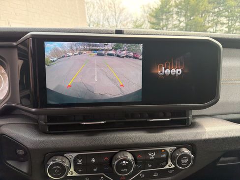 Certified 2025 Jeep Wrangler Sport AWD/4WD image 27