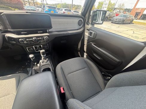 Used 2025 Jeep Wrangler Unlimited Sport AWD/4WD image 34