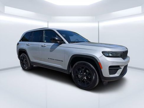 Used 2024 Jeep Grand Cherokee Altitude AWD/4WD image 1