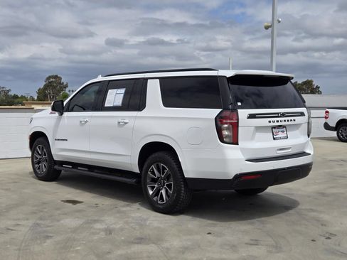 Used 2023 Chevrolet Suburban Z71 w/ Luxury Package AWD/4WD image 5