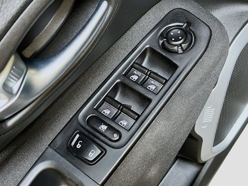 Used 2021 Jeep Renegade Latitude AWD/4WD image 18