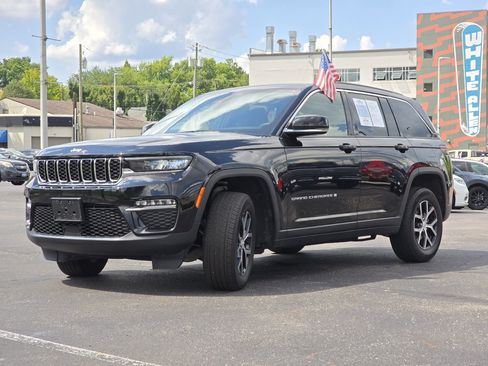 Used 2024 Jeep Grand Cherokee Limited AWD/4WD image 25