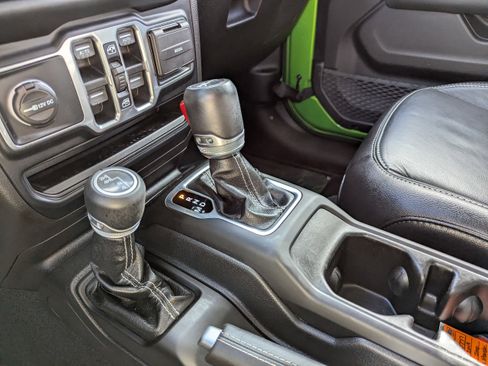 Used 2019 Jeep Wrangler Unlimited Sahara w/ Dual Top Group AWD/4WD image 24