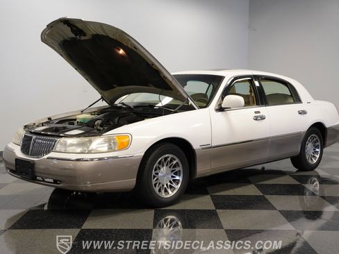 Used 2000 Lincoln Town Car Signature RWD image 32