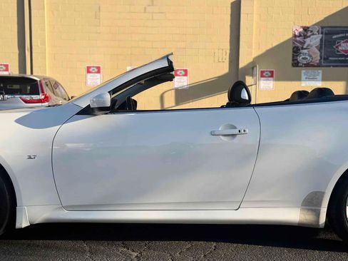 Used 2014 INFINITI Q60 Convertible w/ Premium Package RWD image 5