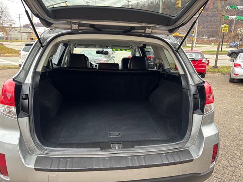Used 2011 Subaru Outback 2.5i Limited image 6
