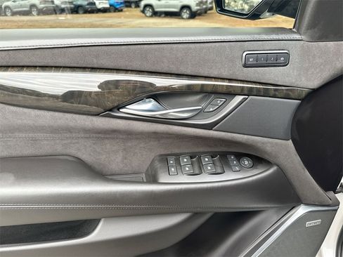 Used 2020 Cadillac Escalade Platinum image 15