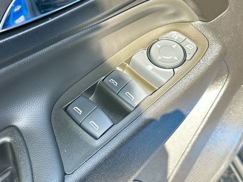 Used 2024 Chevrolet Equinox LT image 18