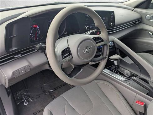 Used 2021 Hyundai Elantra SEL FWD image 10