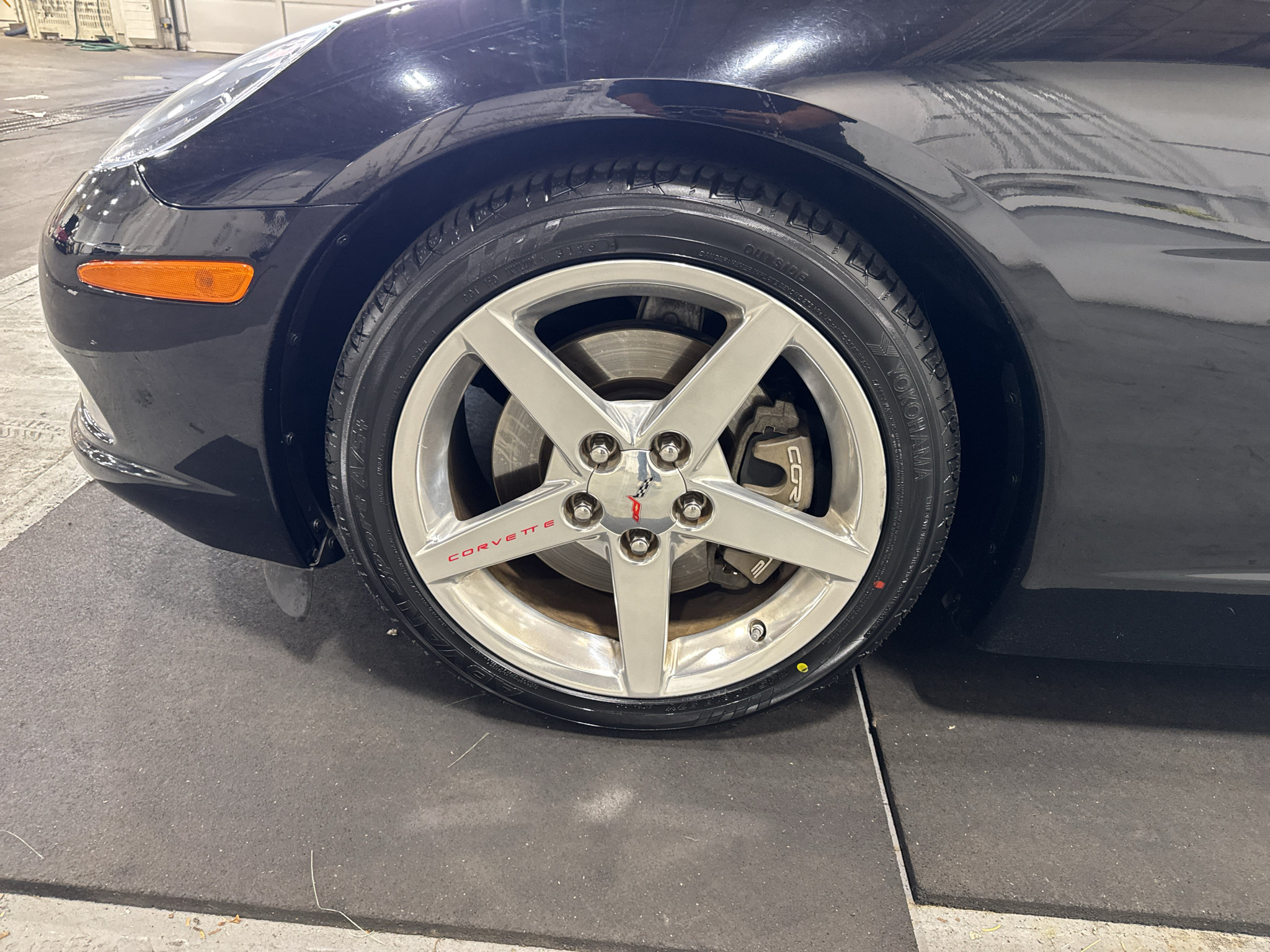 Used 2005 Chevrolet Corvette Coupe w/ Preferred Equipment Group RWD image 11