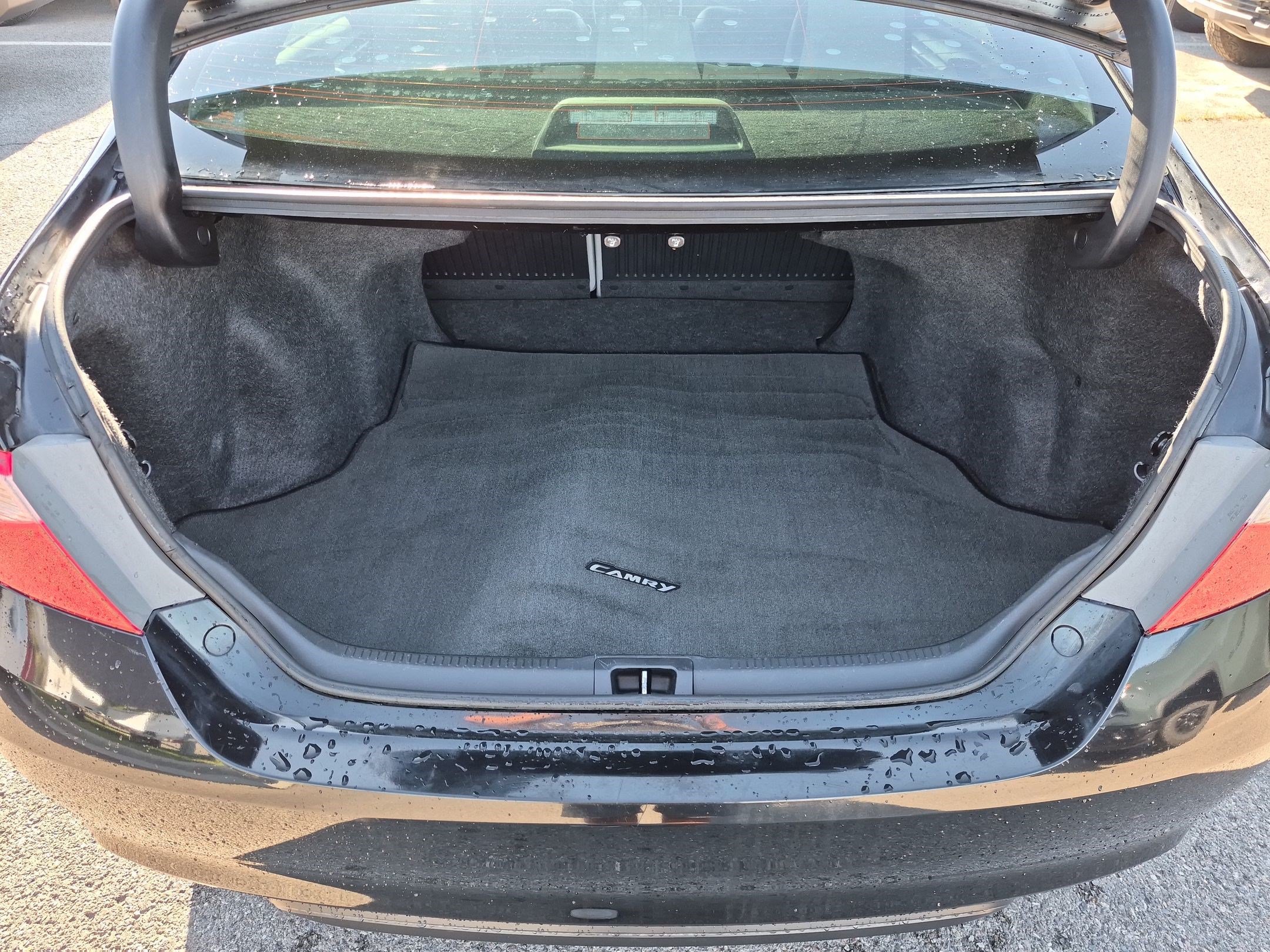 Used 2015 Toyota Camry SE w/ Moonroof Package FWD image 29