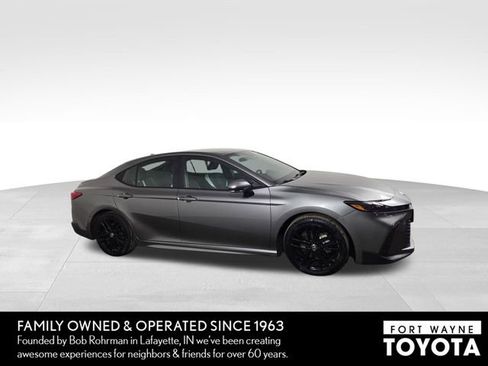 Used 2025 Toyota Camry LE image 5