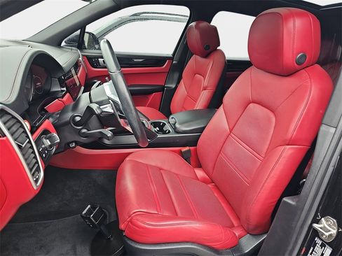 Used 2022 Porsche Cayenne image 18