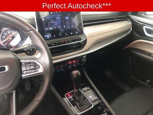 Used 2025 Jeep Compass Limited AWD/4WD image 3
