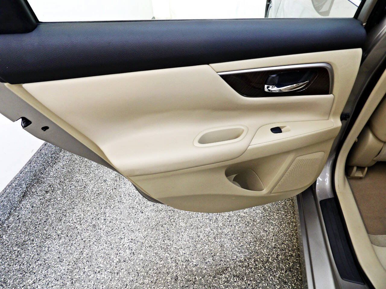 Used 2014 Nissan Altima 3.5 SL w/ Technology Package FWD image 9
